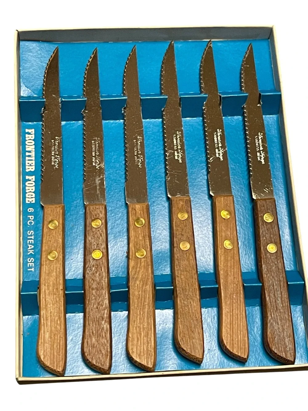 Frontier Forge Serrated Blade Riveted Wood Grain Handle Steak Knives Set of 5
